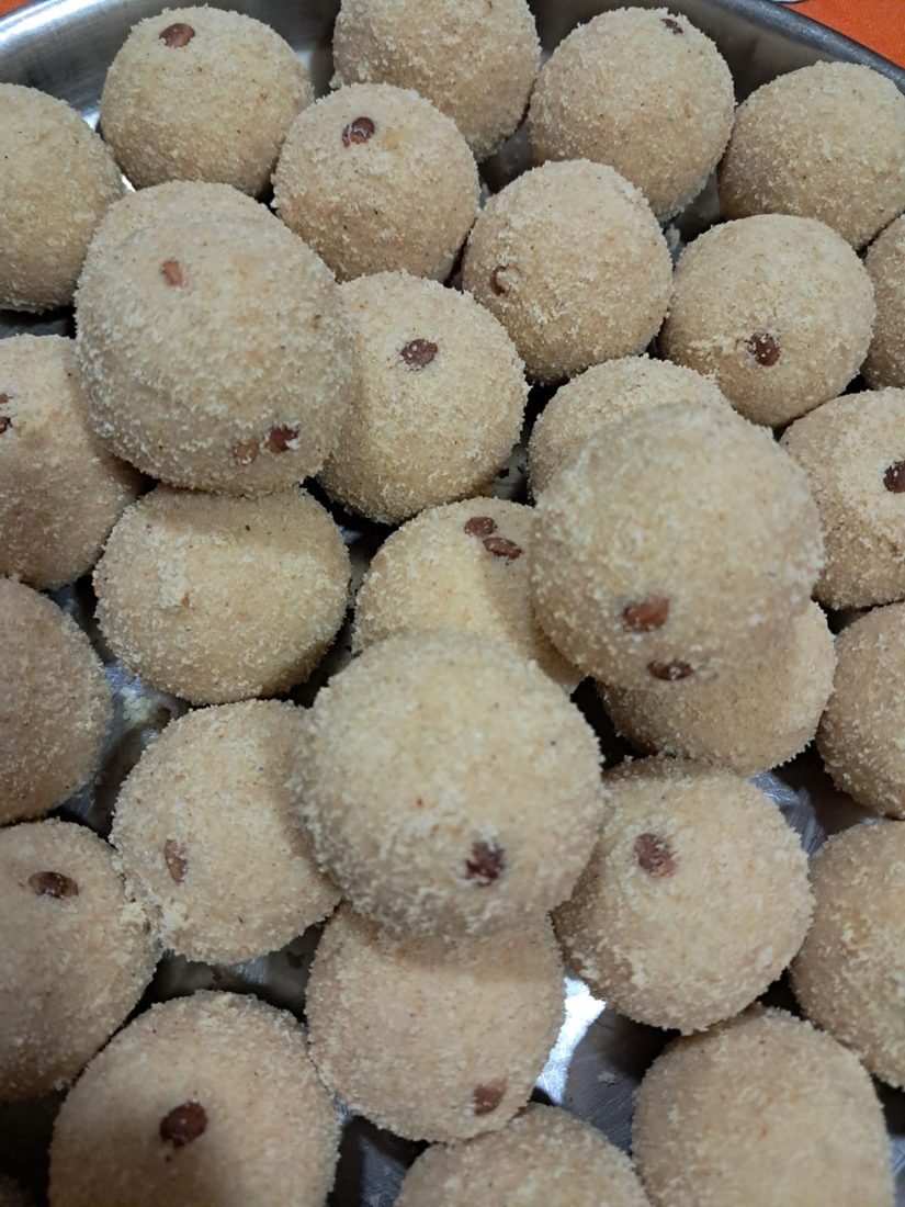 Besan laddu, freshly rolled